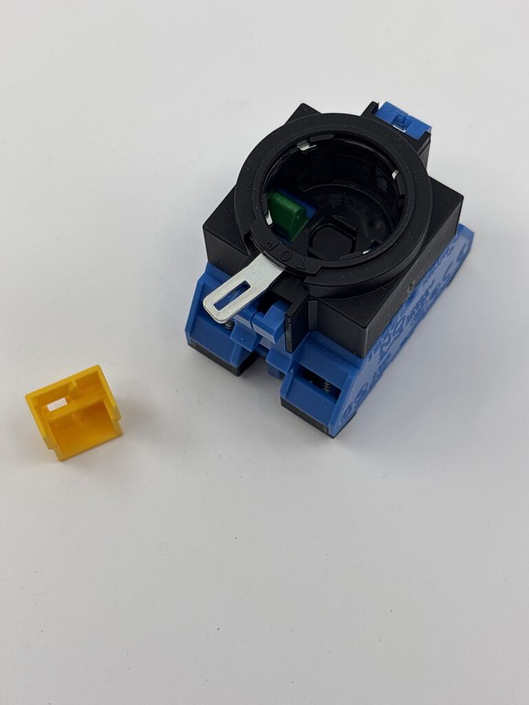 Coverstar Central 11712 Pcs Contact Block Assembly for Idec IN1104 - Reliable Electrical Component
